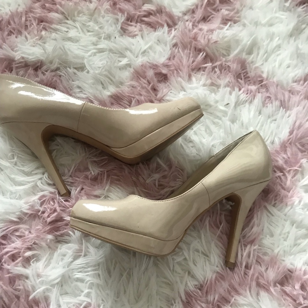 Nude Pumps